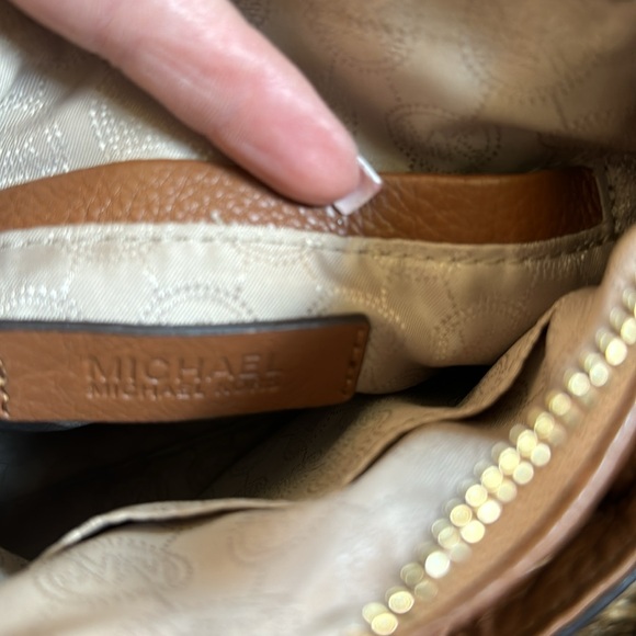 Michael Kors Crossbody - Picture 10 of 16